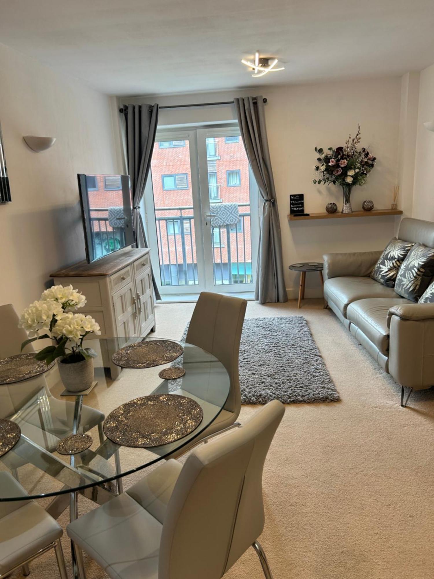 City Centre Apartment. Wrexham Ngoại thất bức ảnh