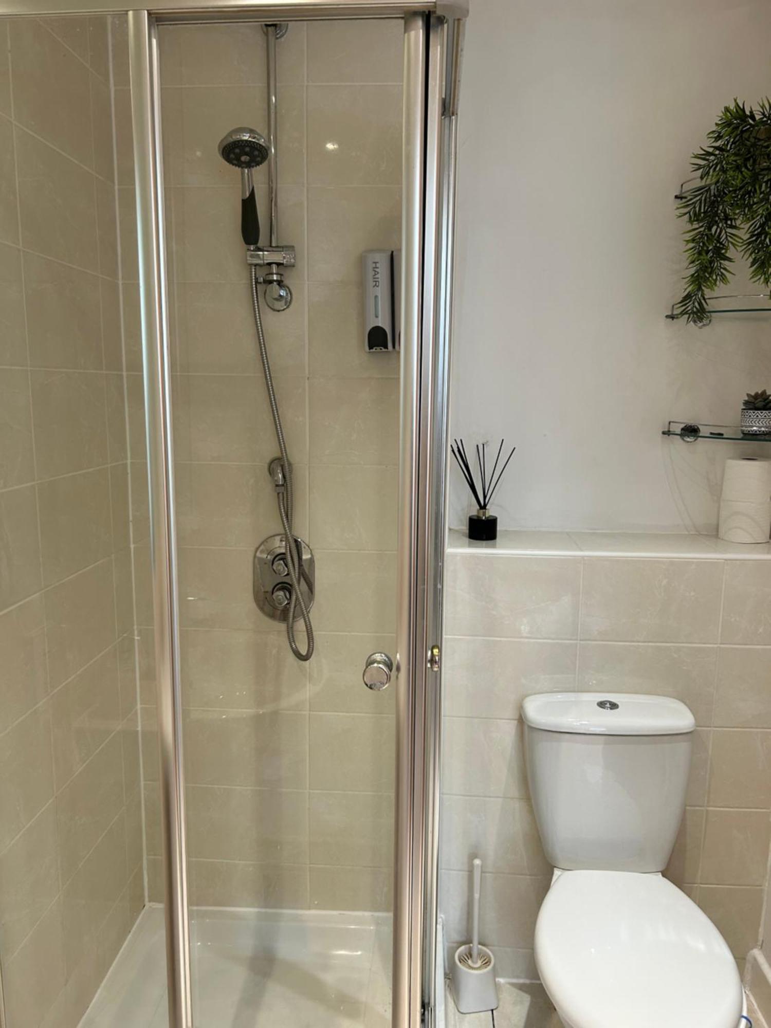City Centre Apartment. Wrexham Ngoại thất bức ảnh